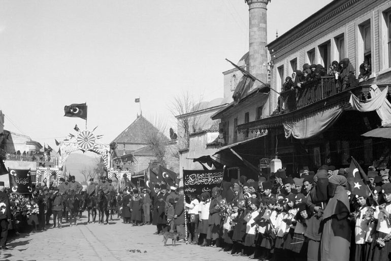 ataturk izmire girisi 1922