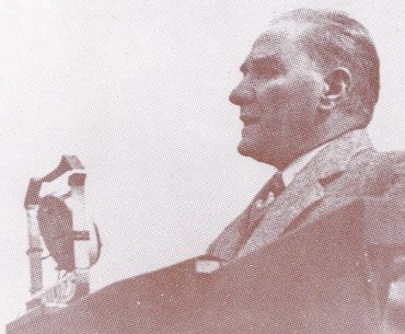 atatürk konuşma yaparken