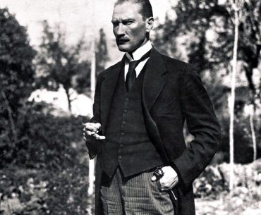 atatürk sigara içerken