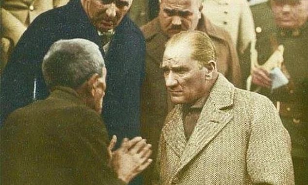 ataturk vatandasi dinlerken