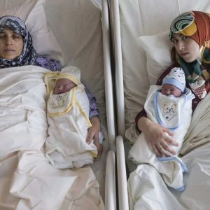 ayni-anda-dogum-yapan-anne-ile-kizi