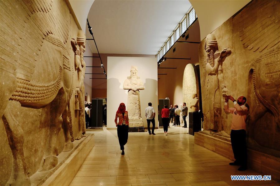 Bağdat'taki Irak Ulusal Eserler Müzesi'nin Asur Galerisi (Assyrian Hall)