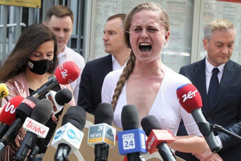 bagirarak-protesto-eden