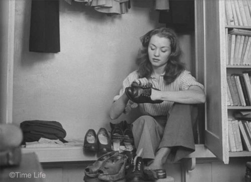 Barbara Laage'nin Time Life Dergisi için Nina Leen tarafından 1946 yılı Mayıs ayında çekilen diğer fotoğrafları