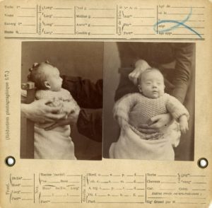 Alphonso Bertillon tarafından çekilen mizansen bebek sabıka fotoğrafları