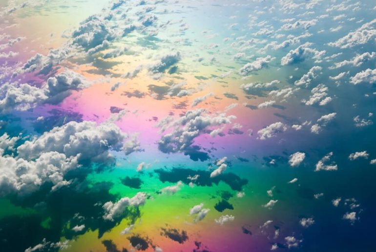 Gökkuşağının Üzerinden Geçerken Kaydedildiği Sanılan Fotoğraflar bulut-gokkusagi-renkleri