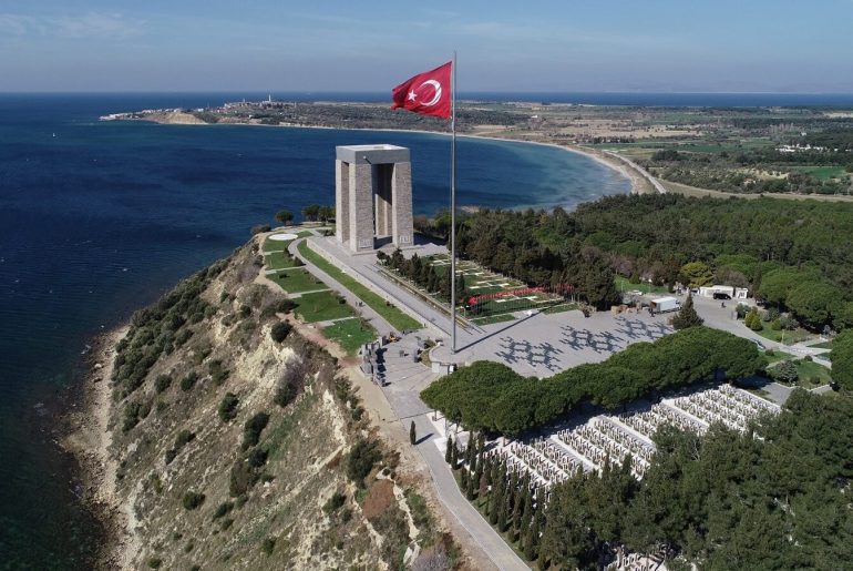 çanakkale şehitleri abidesi