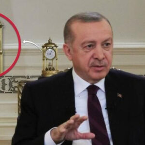 çankaya köşkü saat 9'u 5 geçe