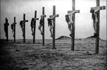 çarmıha gerilen kızlar