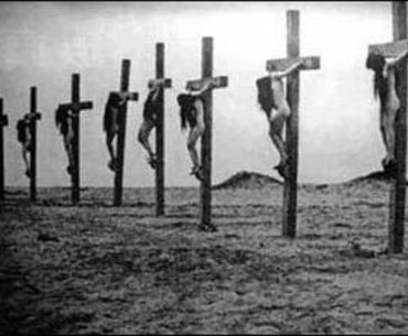 Çarmıha Gerilen Ermeni Kadınlara Ait Olduğu İddiasıyla Paylaşılan Görsel çarmıha gerilen kızlar