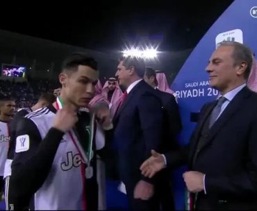 cristiano-ronaldo-elini-sikmadi