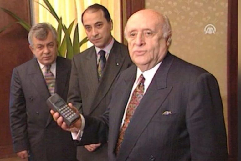 demirel-aselsan-cep-telefonu