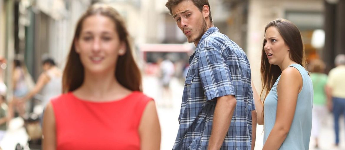 dikkati dagilmis erkek arkadas