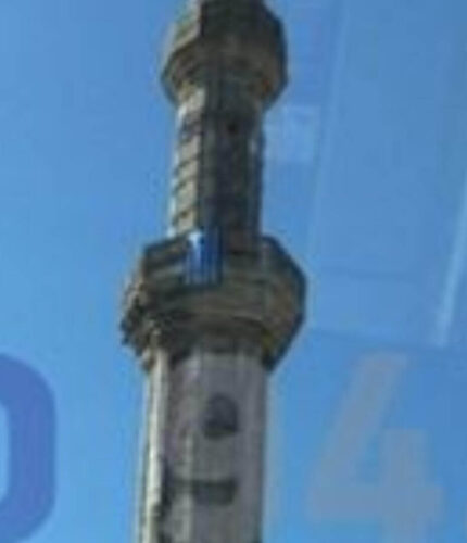 yunanistan minareye bayrak