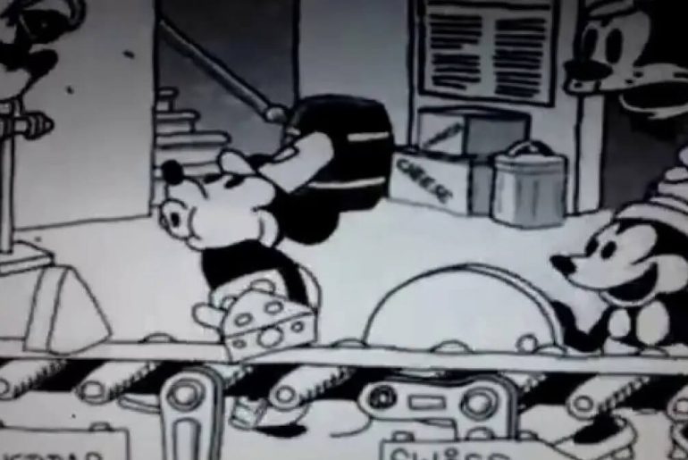 disney-mickey-mouse-peynir-delikleri-montaji