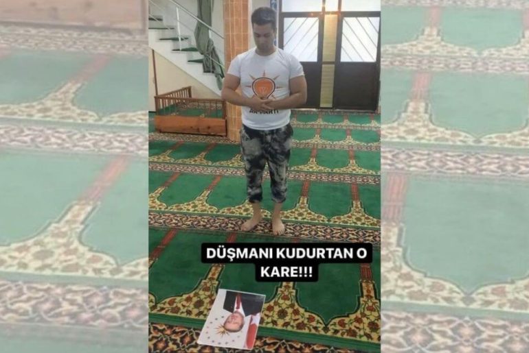 erdoganin-fotografinin-onunde-namaz