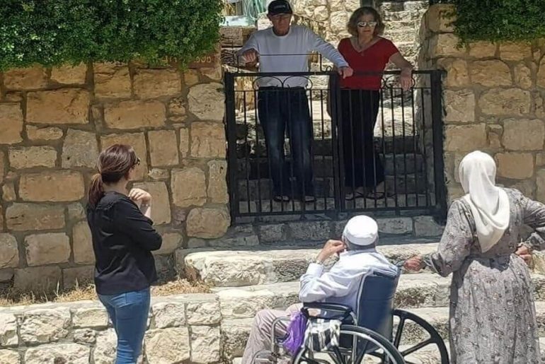 evleri-ellerinden-alinan-filistinli-cift