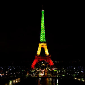 eyfel-kulesi-sari-yesil-kirmizi
