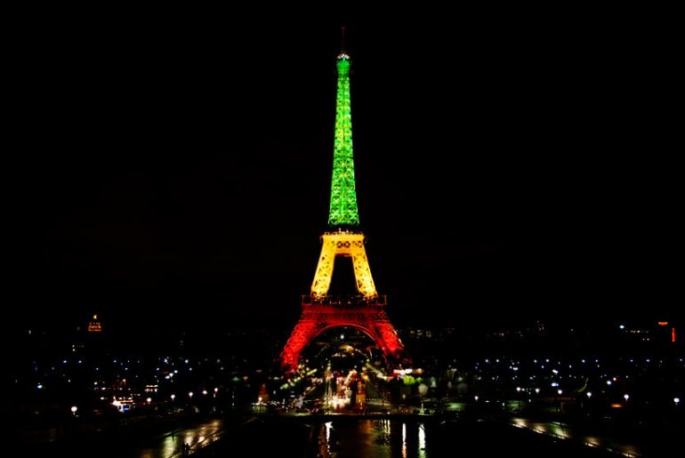 eyfel-kulesi-sari-yesil-kirmizi