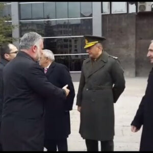 garnizon-komutani-hdp-li-baskanin-elini-sikmadi