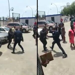 Gine Başkanı bakanı dövdü