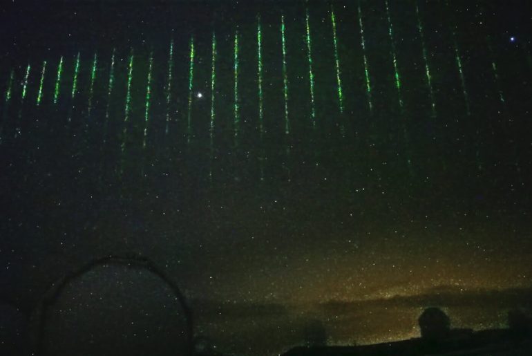 gokyuzunde-yesil-lazerler