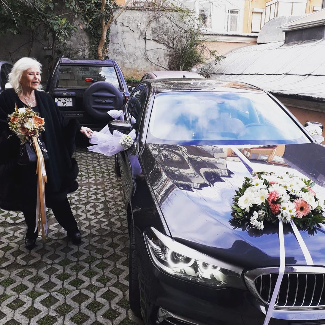 Gönül Yazar'ın Instagram profilinden paylaştığı ve evlendi sanılmasına yol açan fotoğraf