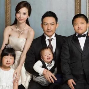 güney koreli ailenin estetik ameliyatlı fotoğrafı