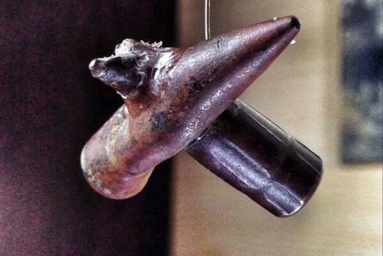 havada çarpışan kurşun
