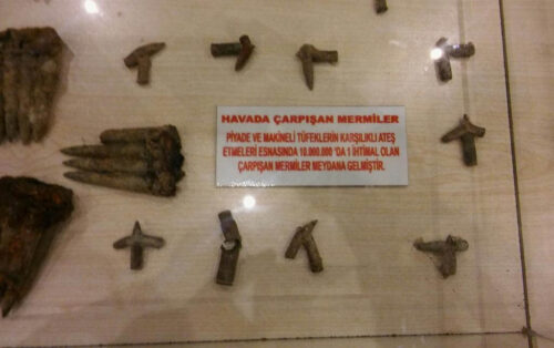havada çarpışan kurşunlar