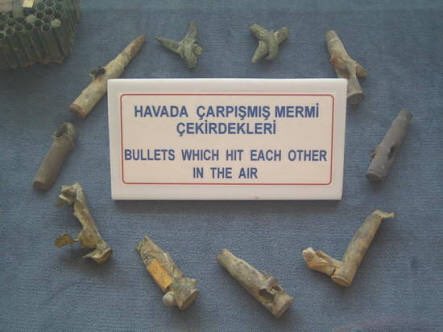 havada çarpışan mermiler