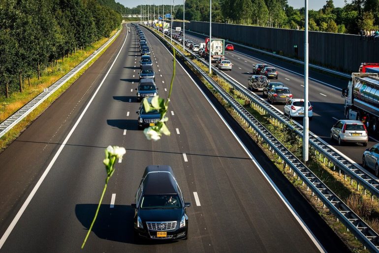 hollanda-cenaze-araci-konvoyu