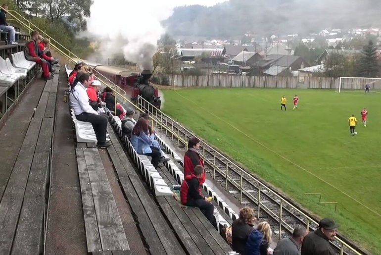 icinden-tren-gecen-stadyum