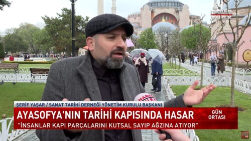 insanlar kapi parcalarini kutsal sayip agizlarina atiyor