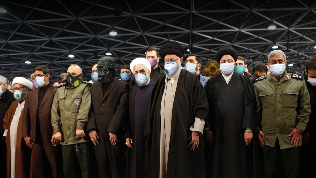 İran'da devlet yöneticilerini koronavirüsten korunmak için cemaatle namaz kılarken maske takarken gösteren montaj fotoğraf