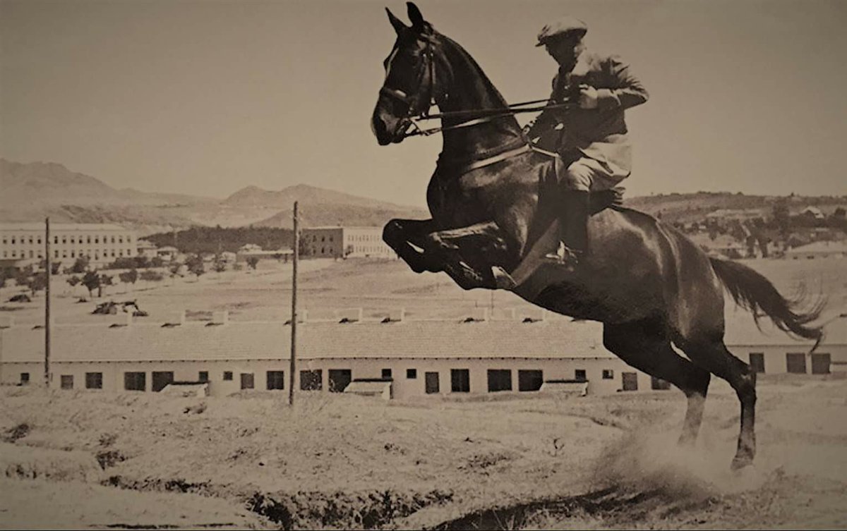 ismet inönü ata binerken