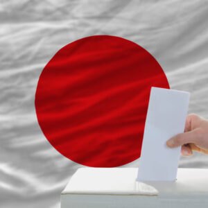 japonyada seçimlerde lise mezunu olmayanların oy kullanamadığı iddiası