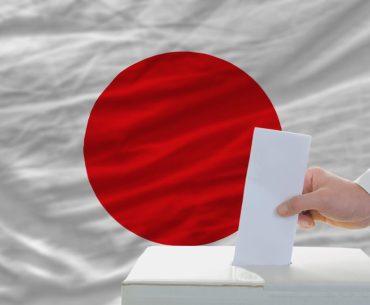 japonyada seçimlerde lise mezunu olmayanların oy kullanamadığı iddiası