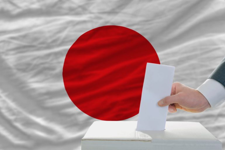 japonyada seçimlerde lise mezunu olmayanların oy kullanamadığı iddiası