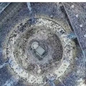 Kâbe'nin Üzerinden Kuş ya da Uçakların Uçamadığı İddiası Asılsızdır