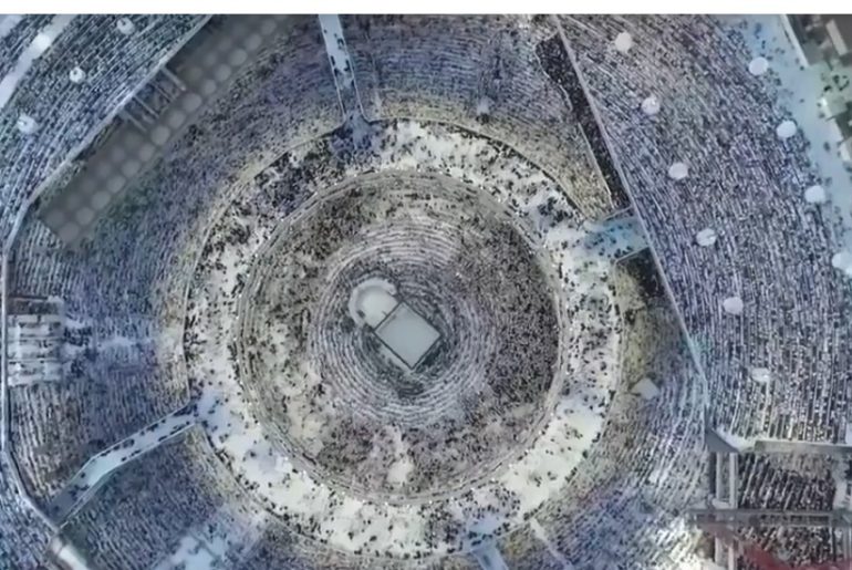 Kâbe'nin Üzerinden Kuş ya da Uçakların Uçamadığı İddiası Asılsızdır