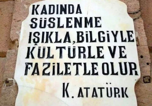 kadında süslenme ışıkla bilgiyle kültürle ve faziletle olur