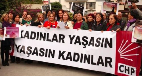 kadınlar yaşasın yaşasın kadınlar pankartı