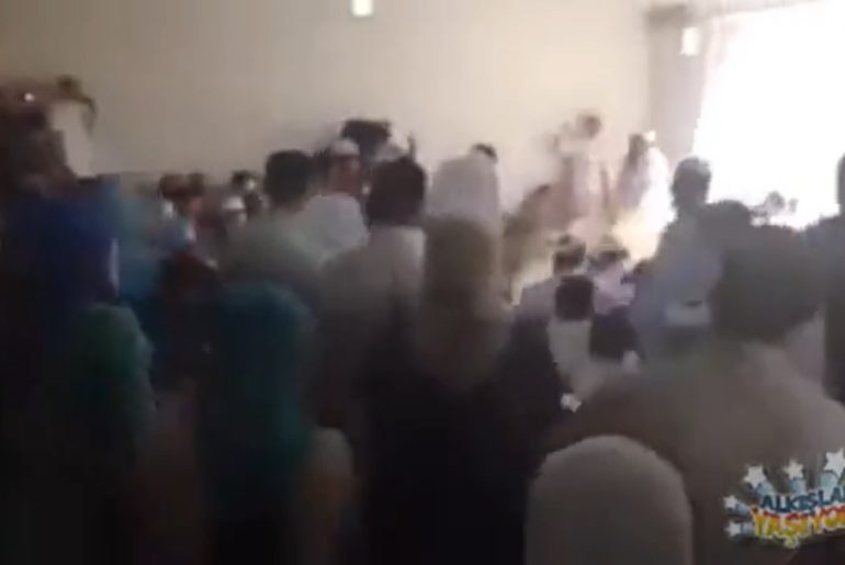 kadinli erkekli zikir yapan tarikat