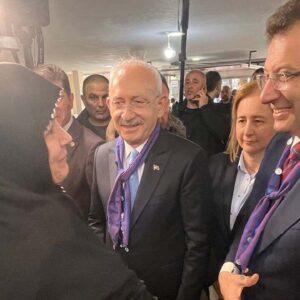 kemal-kilicdaroglu-ekrem-imamoglu-trabzon-basortulu-kadin