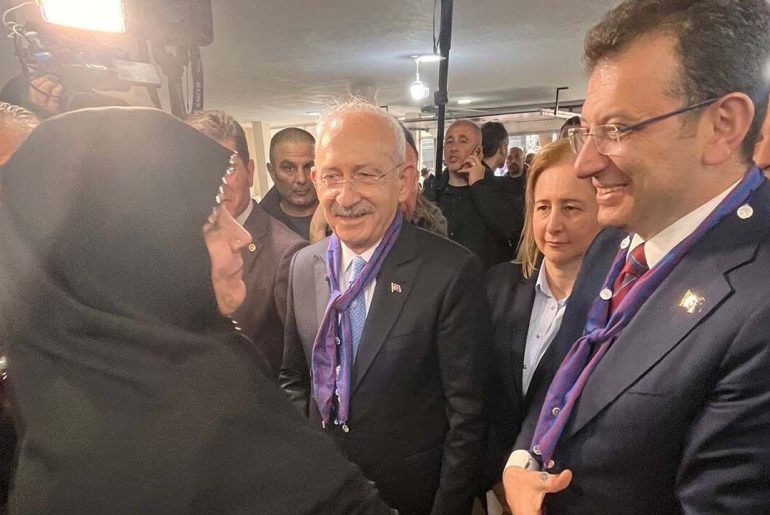 kemal-kilicdaroglu-ekrem-imamoglu-trabzon-basortulu-kadin