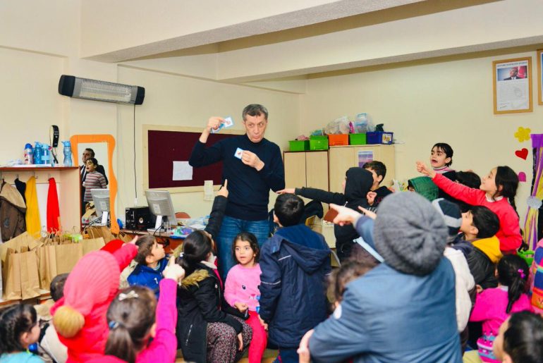 Bakan Selçuk'un korumasının montajla çıkarıldığı öne sürülen fotoğraf