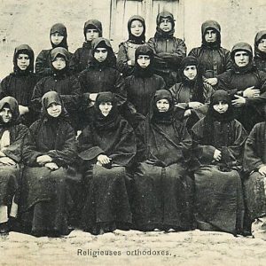 Cepheye Mühimmat Taşıyan Çarşaflı Kadınlar