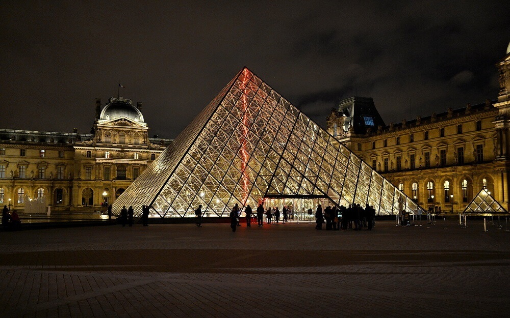 louvre müzesi