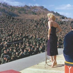 marilyn-monroe-guney-kore-konser